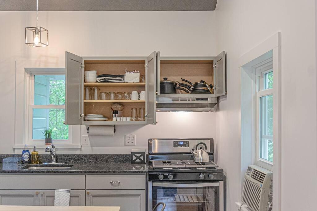 Campfire Cottage Fireplace, Fire Pit & No Chores! Kingston Extérieur photo
