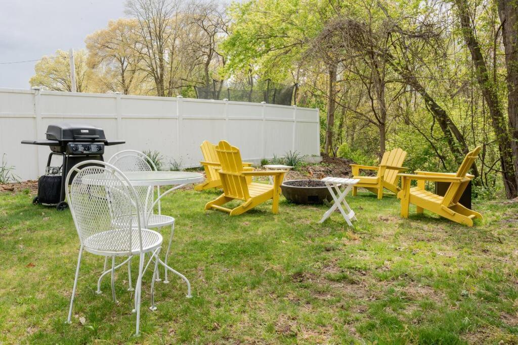 Campfire Cottage Fireplace, Fire Pit & No Chores! Kingston Extérieur photo